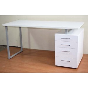 Білий комп'ютерний стіл на металевих ніжках МД64.4.150