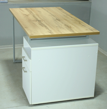 Стіл для офісу на металевих ніжках