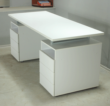 Стіл з висувними ящиками