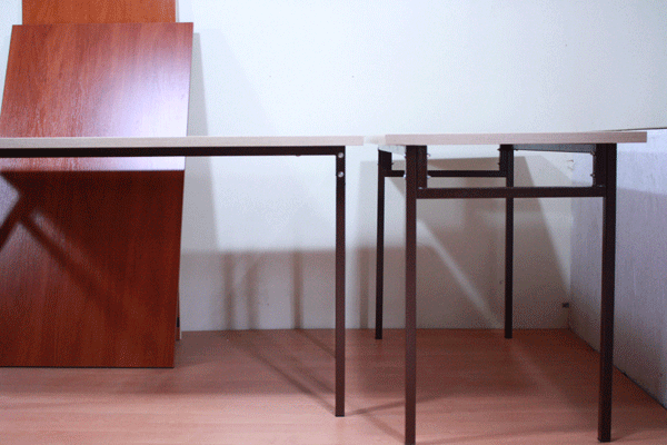 Стіл письмовий офісний на металевих ніжках